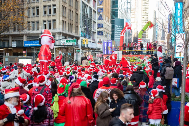 SantaCon 2025: NYC's Festive Pub Crawl Invades the Streets