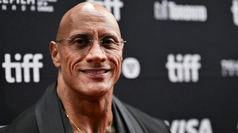 Dwayne Johnson's 'Smashing Machine' Ignites Oscar Talk for MMA Biopic
