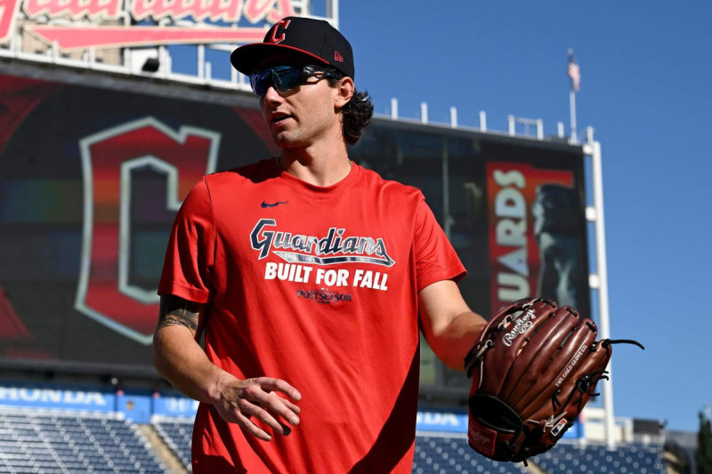 Guardians' Top Prospect Chase DeLauter Shines in Playoff Debut vs. Tigers