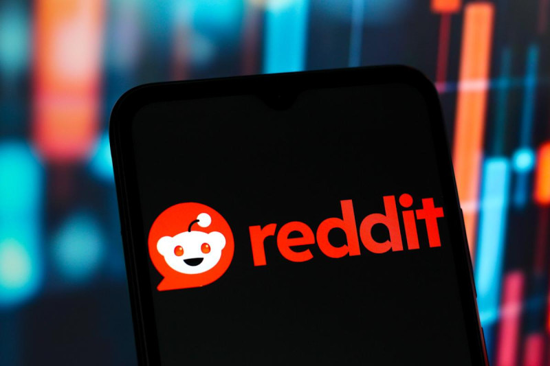 Reddit Stock Tumbles as ChatGPT Pulls Back on Platform Citations