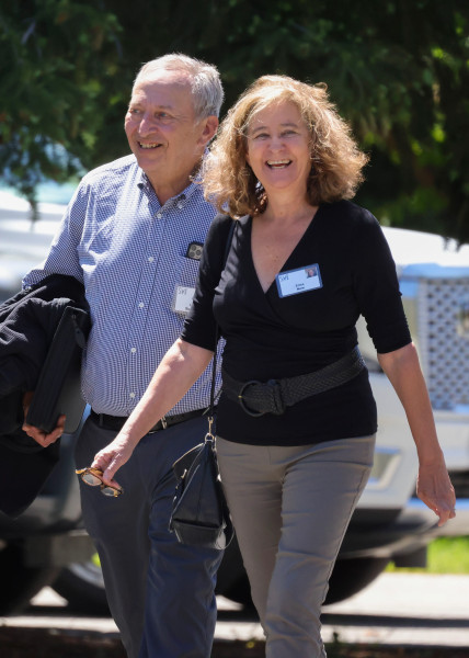 Larry Summers Steps Back from Public Life amidst Controversial Epstein Emails and Spousal Involvement