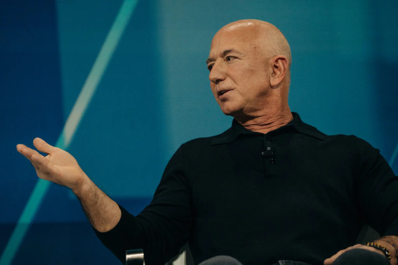 Jeff Bezos Returns to the Tech Scene as Co-CEO of Project Prometheus
