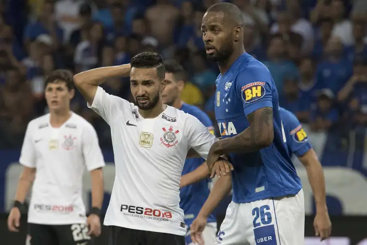 Cruzeiro vs. Corinthians: Cruzeiro Down Corinthians to take the lead