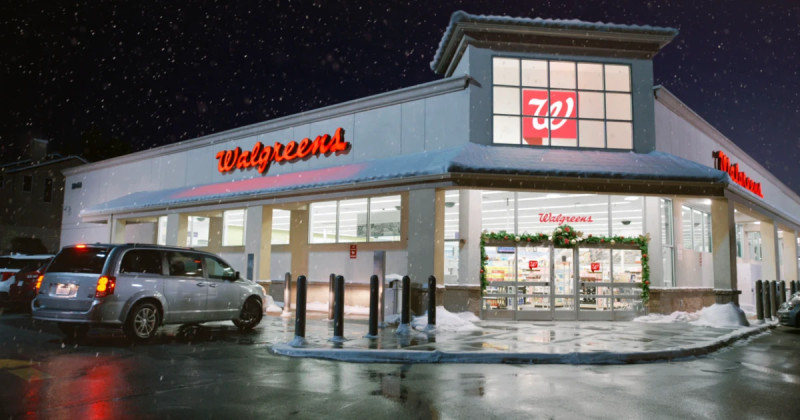 Navigating Holiday Pharmacy Needs: Walgreens and CVS Hours on Christmas Eve and Christmas Day