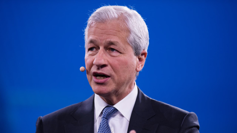 JPMorgan Chase Stock Faces Turbulence Amid Economic Warnings