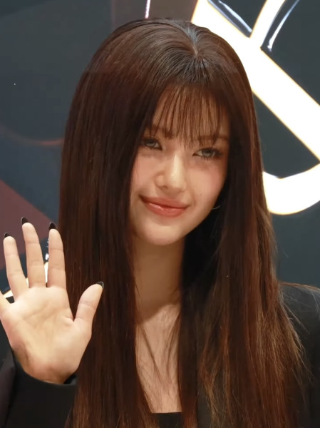 NewJEANS: The Phenomenon Redefining K-Pop in 2025