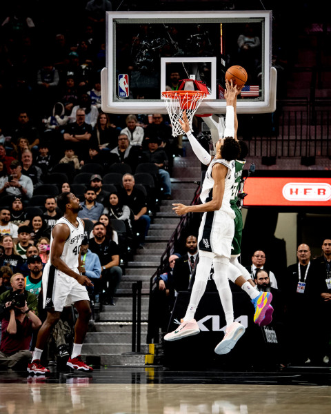 Bucks vs. Spurs: A Thrilling Showdown
