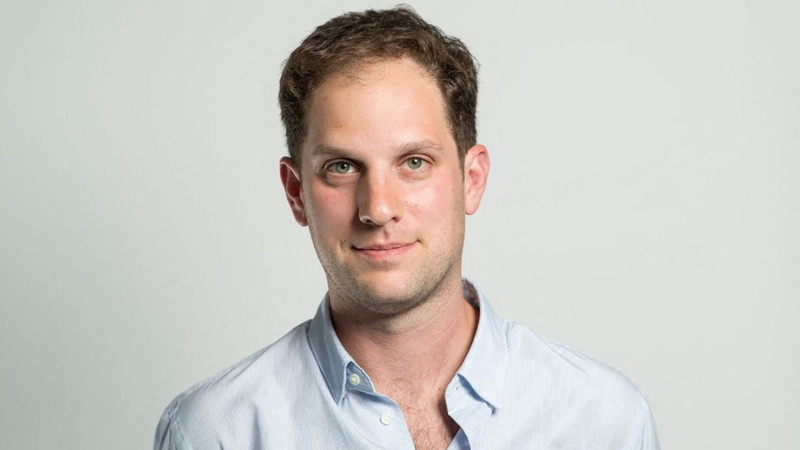 CNN Live Highlights Russia's Geopolitical Tensions Amid Journalist Bans and Prisoner Exchanges