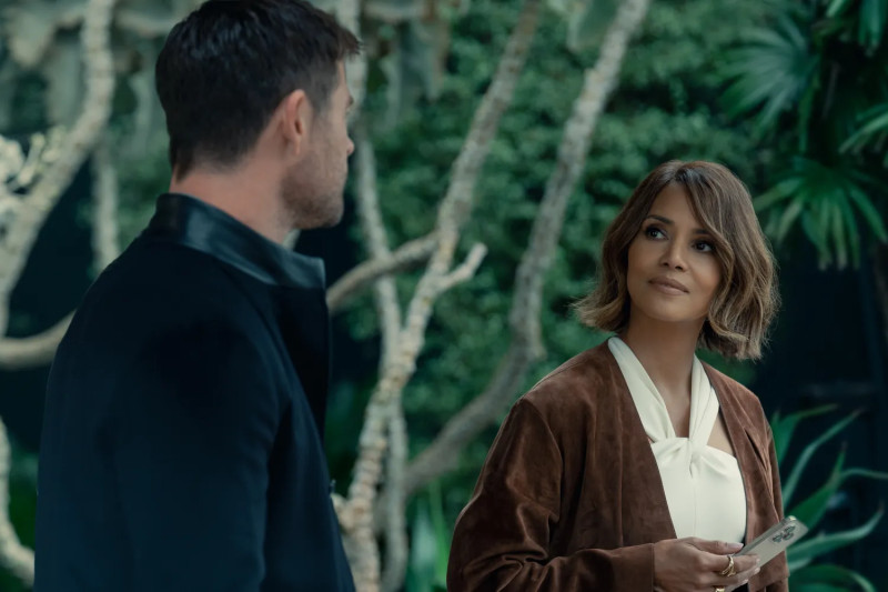 Crime 101: A Thrilling Heist with Chris Hemsworth and Halle Berry