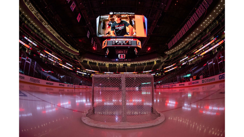 New Jersey Devils Face Off Against Pittsburgh Penguins in Crucial Matchup