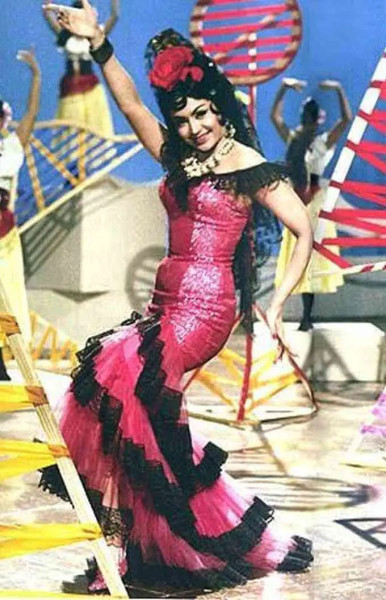 Helen Mirren and Sarah Jessica Parker Honored at Golden Eve