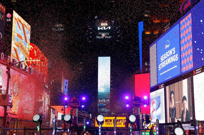 The Iconic Times Square Ball Drop: An Unforgettable New Year's Eve Tradition