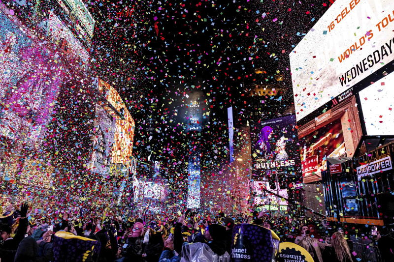 Watching the Times Square Ball Drop: A Spectacular New Year's Eve Event