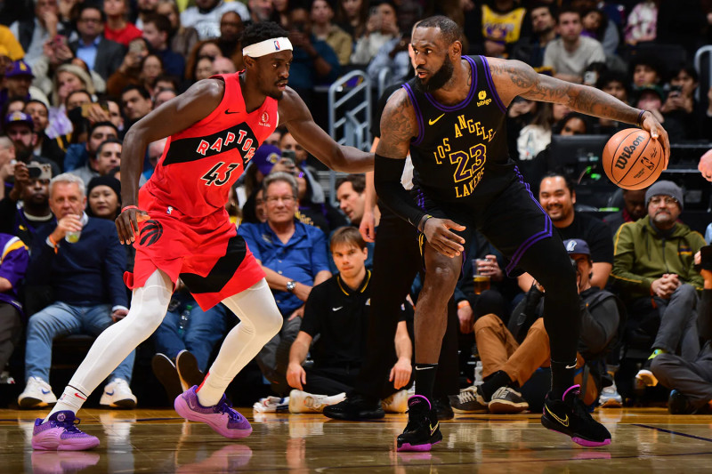 Lakers Dominate Raptors in Thrilling Victory: A Clash of Titans Recap