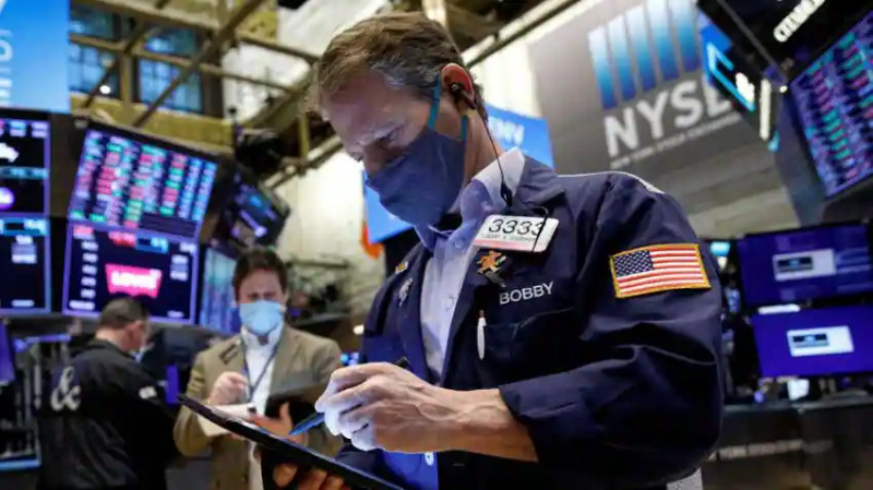 Dow Jones Plummets as Fed Rate Decision Looms