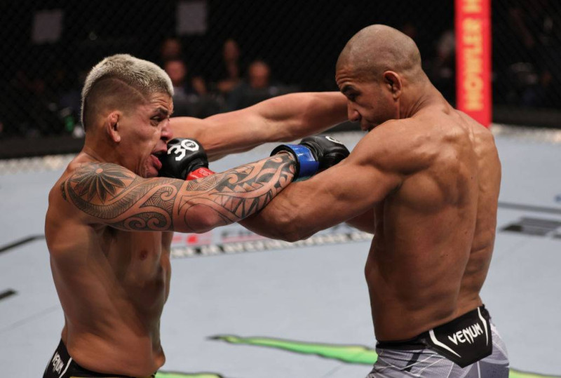 Gregory Rodrigues Triumphs in Epic UFC 326 Clash