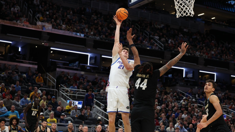 Iowa's Cinderella Story Faces Florida's Defending Thorns in NCAA Tournament