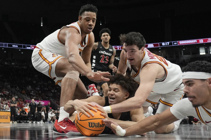 Kentucky Scores a Loss: Iowa State's Sweep to the Sweet 16