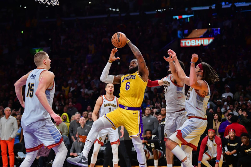 Knicks vs. Lakers: LeBron James' Absence and the Impact on the Game