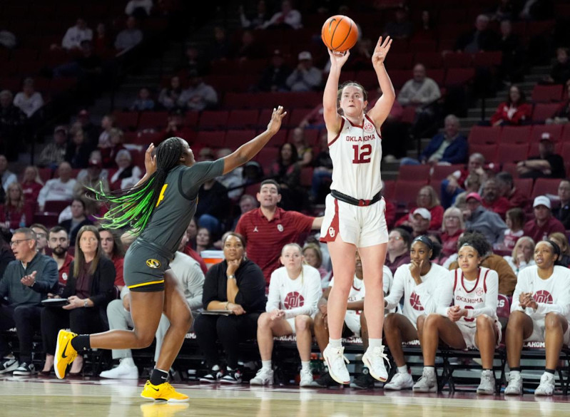 South Carolina and Oklahoma Renew Rivalship in Sweet 16
