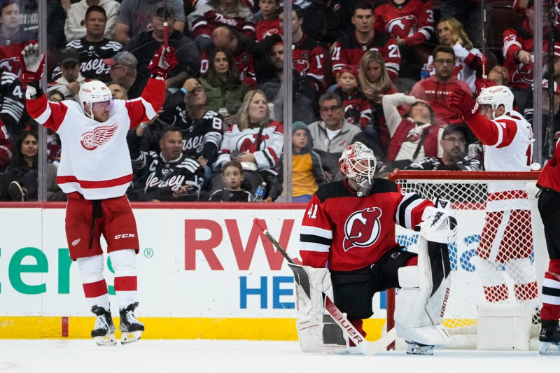 Detroit Red Wings Face Off Against New Jersey Devils