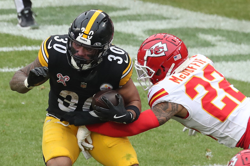 Rico Dowdle’s New Deal: Steelers Secure Running Back in Major Free Agency Move