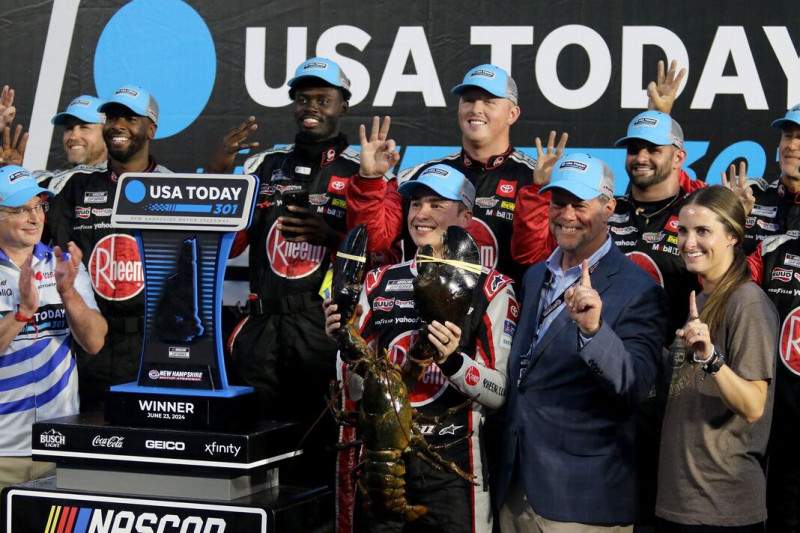Ryan Blaney Secures Thrilling Victory at Phoenix Raceway