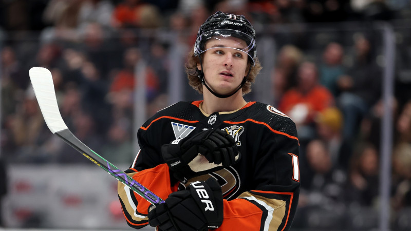 Zegras' Magic Shines as Flyers Edge Stars in Thriller