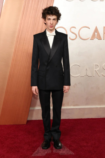 Oscars 2026: A Night of Fashion Misfires and Missteps