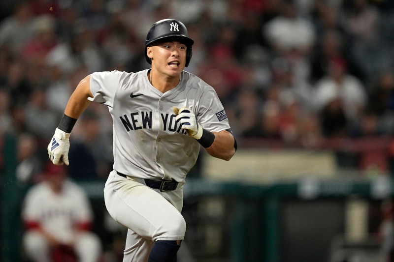 Live Action: Yankees vs. Giants Face Off