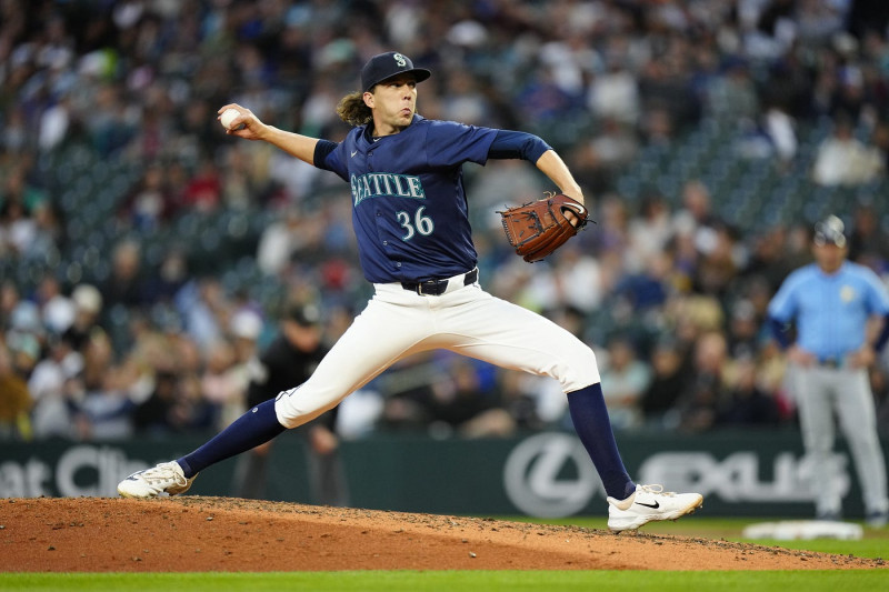 Mariners Fall Short in Slick 5-2 Loss to A's