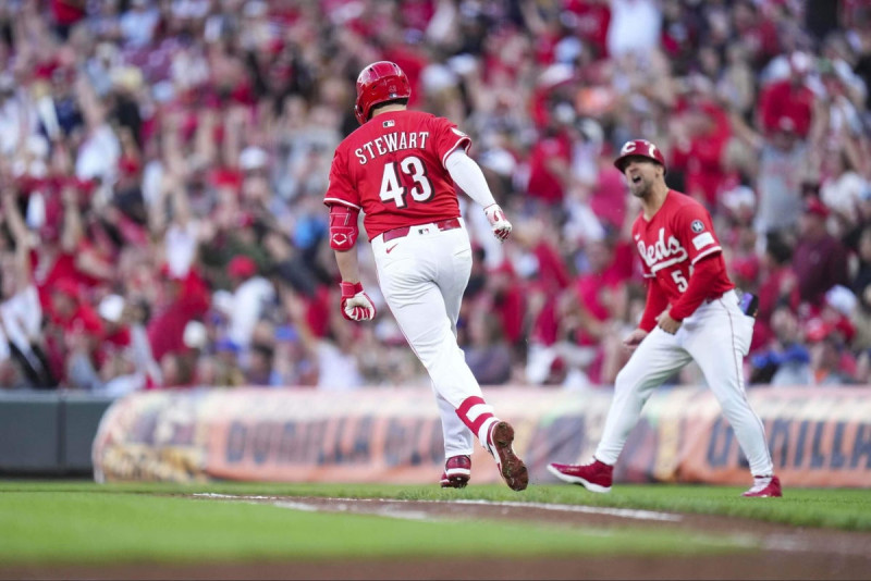 Bats Blazing: Reds Dominate Rays in Sal Stewart's Breakout Performance
