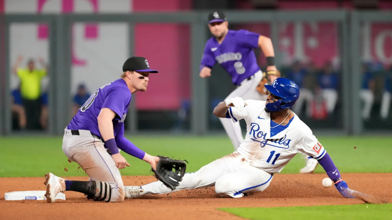 White Sox Face Off Against Royals in Crucial AL Central Showdown